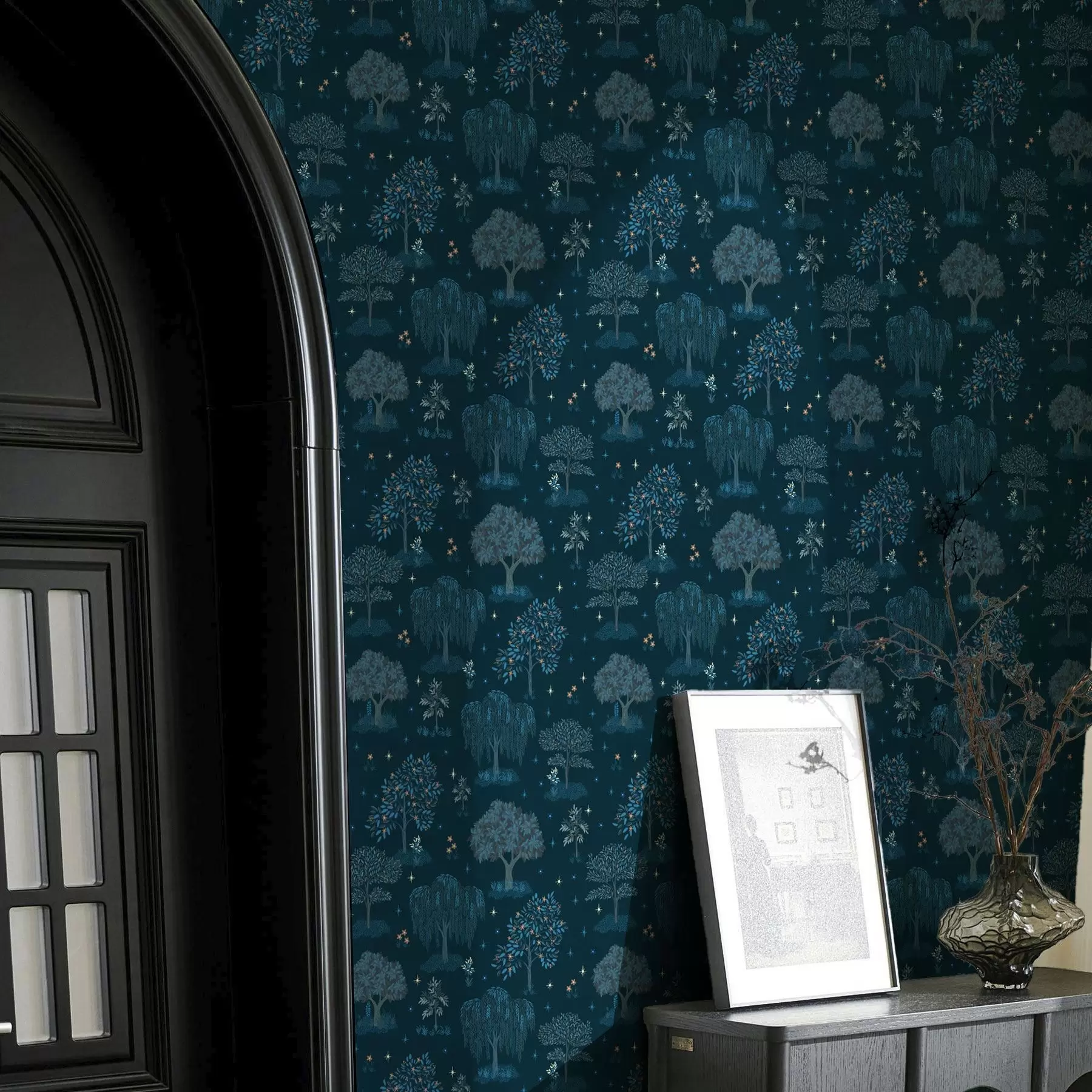 fototapet Zână pădure de noapte cu stele și copaci decorativi a00248