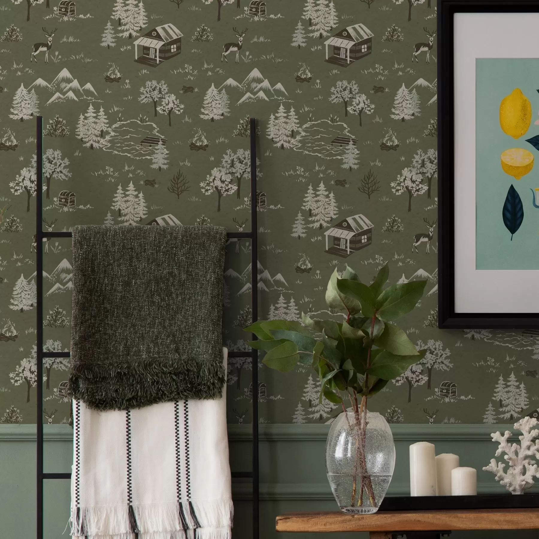 fototapet Pădure pictată cu un lac, cabană și animale a00267