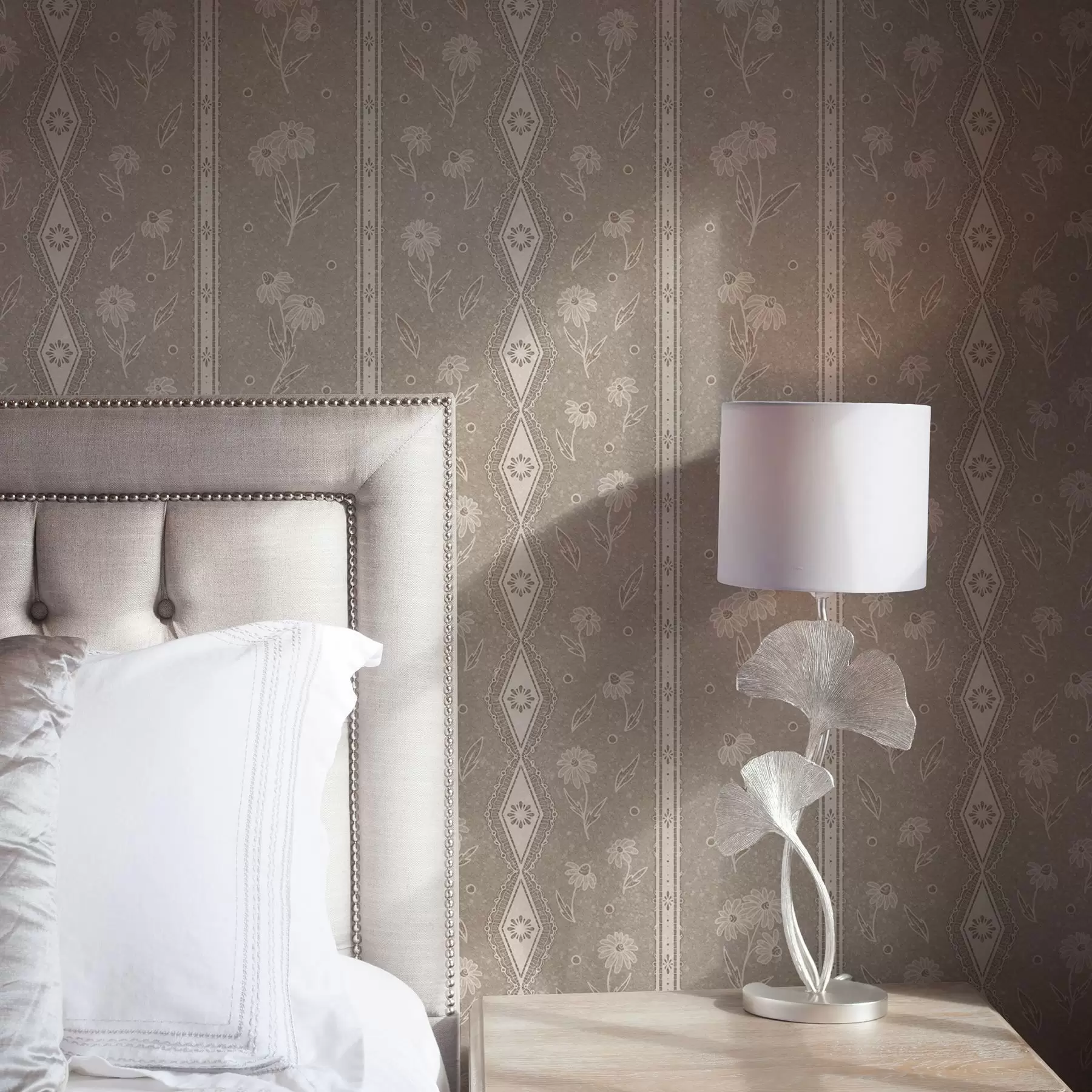 fototapet Dungi cu margarete și dantelă pe un fundal gri-bej a00295