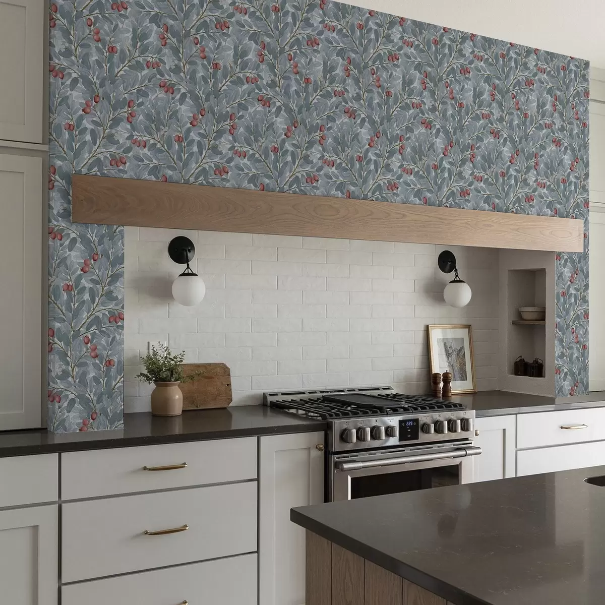 Wallpaper Frunze albastre cu crenguțe de fructe de pădure roșii a00309