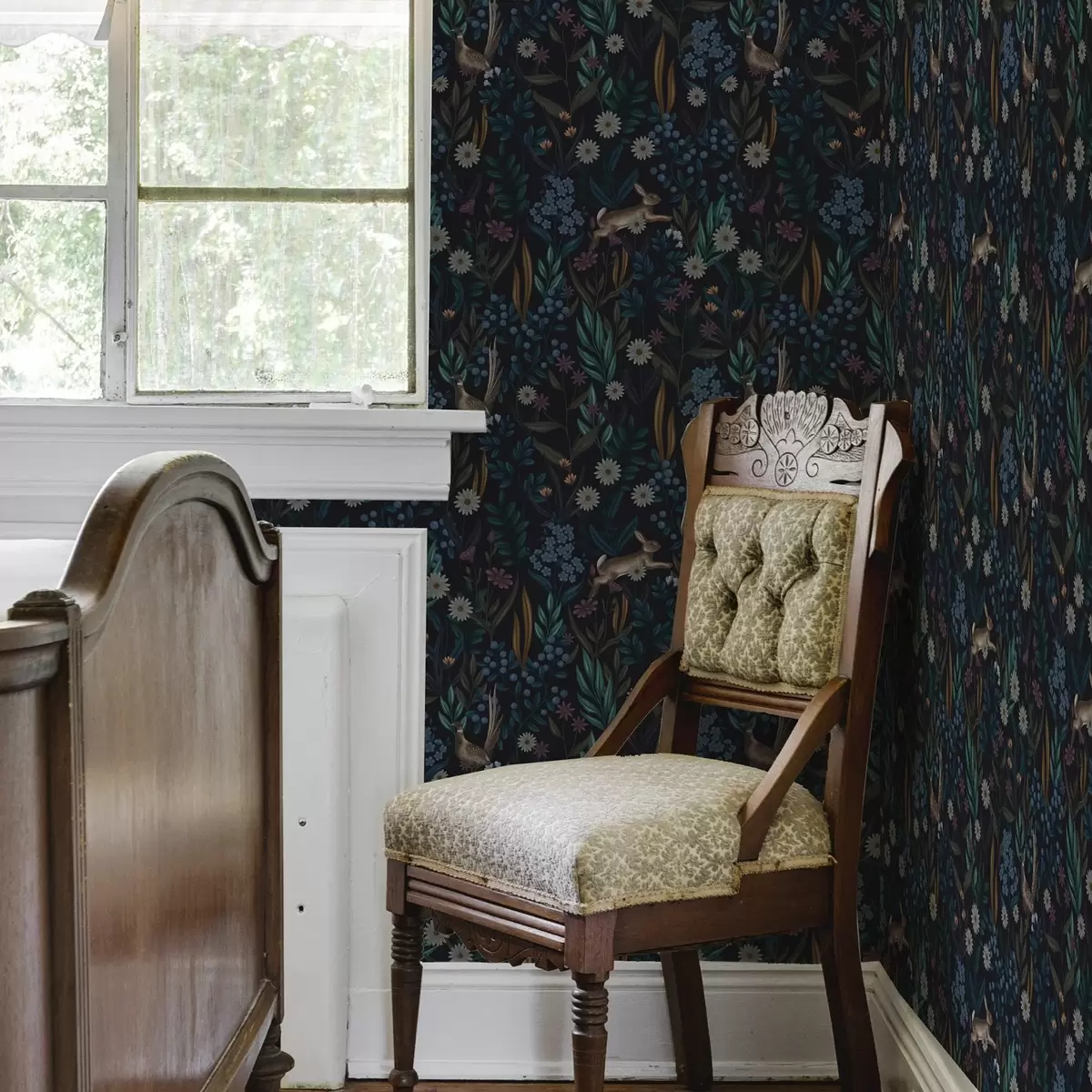 Wallpaper Pădure întunecată cu flori, iepure și o pasăre a00310