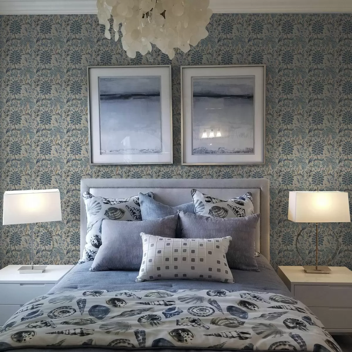 Wallpaper Toile de Jouy stil cu păsări albastre și copaci tropicali a00382