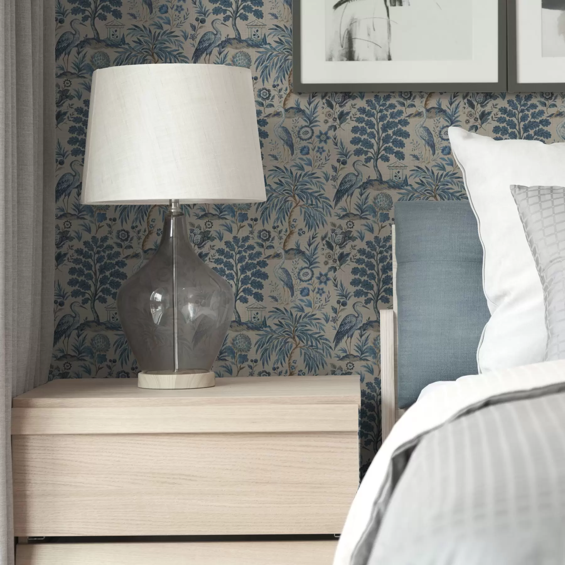 fototapet Toile de Jouy stil cu păsări albastre și copaci tropicali a00382