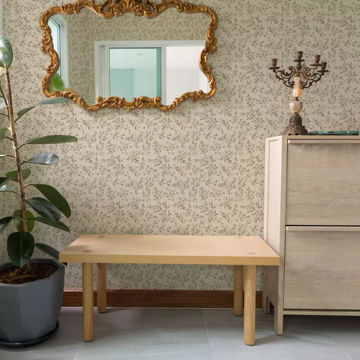 Wallpaper Delicate ramuri de flori pastelate pe fundal bej a00390