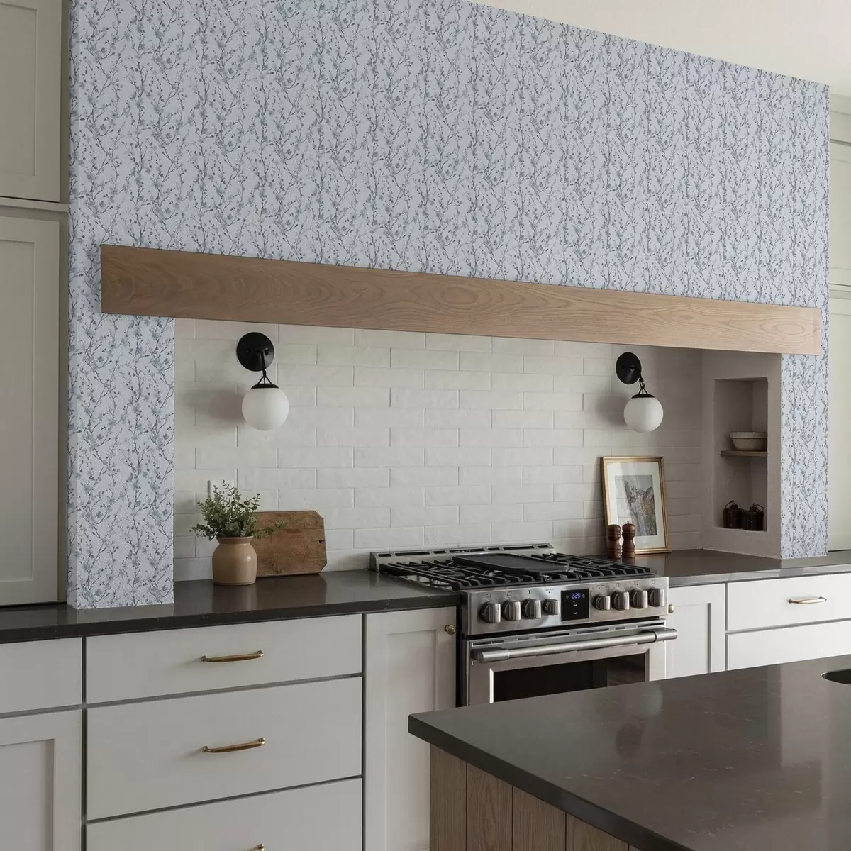 Wallpaper Flori de cireș albastru pe un fundal alb cu contrast moale a00399