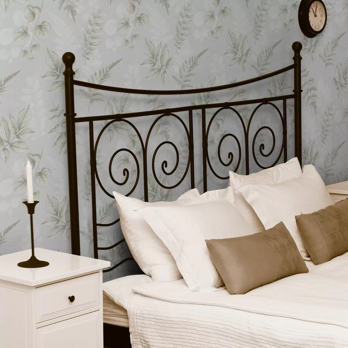 Wallpaper Lumina acuarelă frunze cu efect de stropire pe un fundal gri a00446