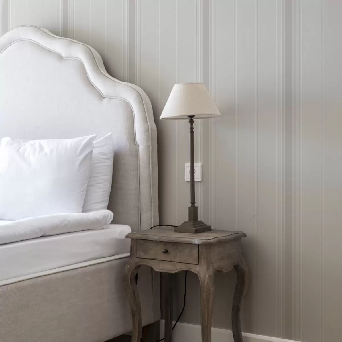 Wallpaper Dungi în ton bej deschis cu accente largi a00518