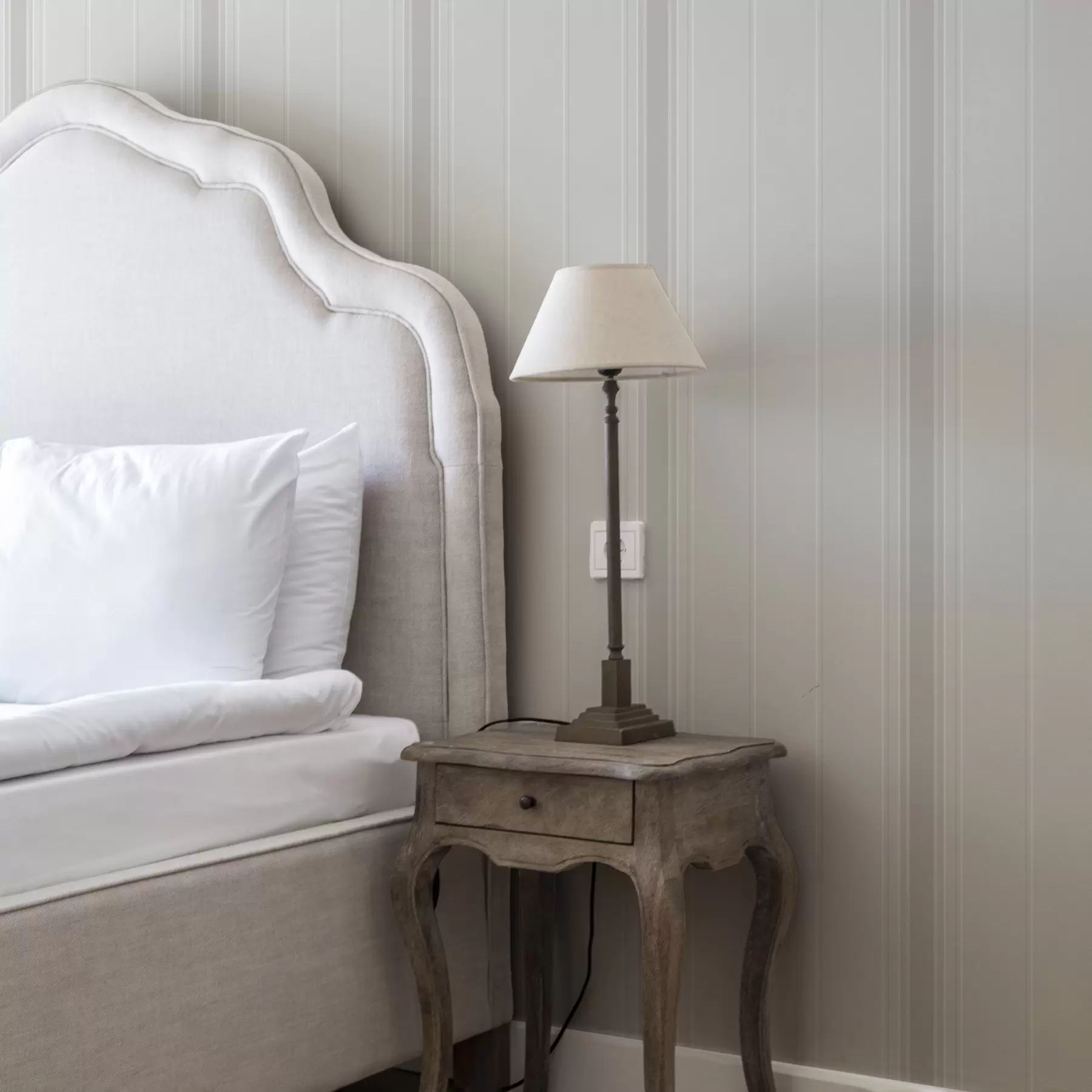 fototapet Dungi în ton bej deschis cu accente largi a00518