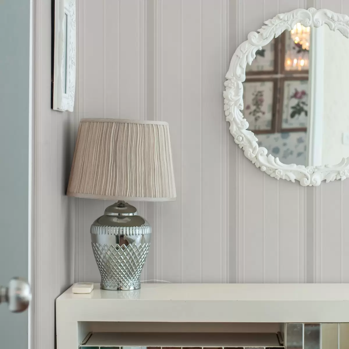 Wallpaper Fond bej cu dungi subțiri și medii gri-alb a00559