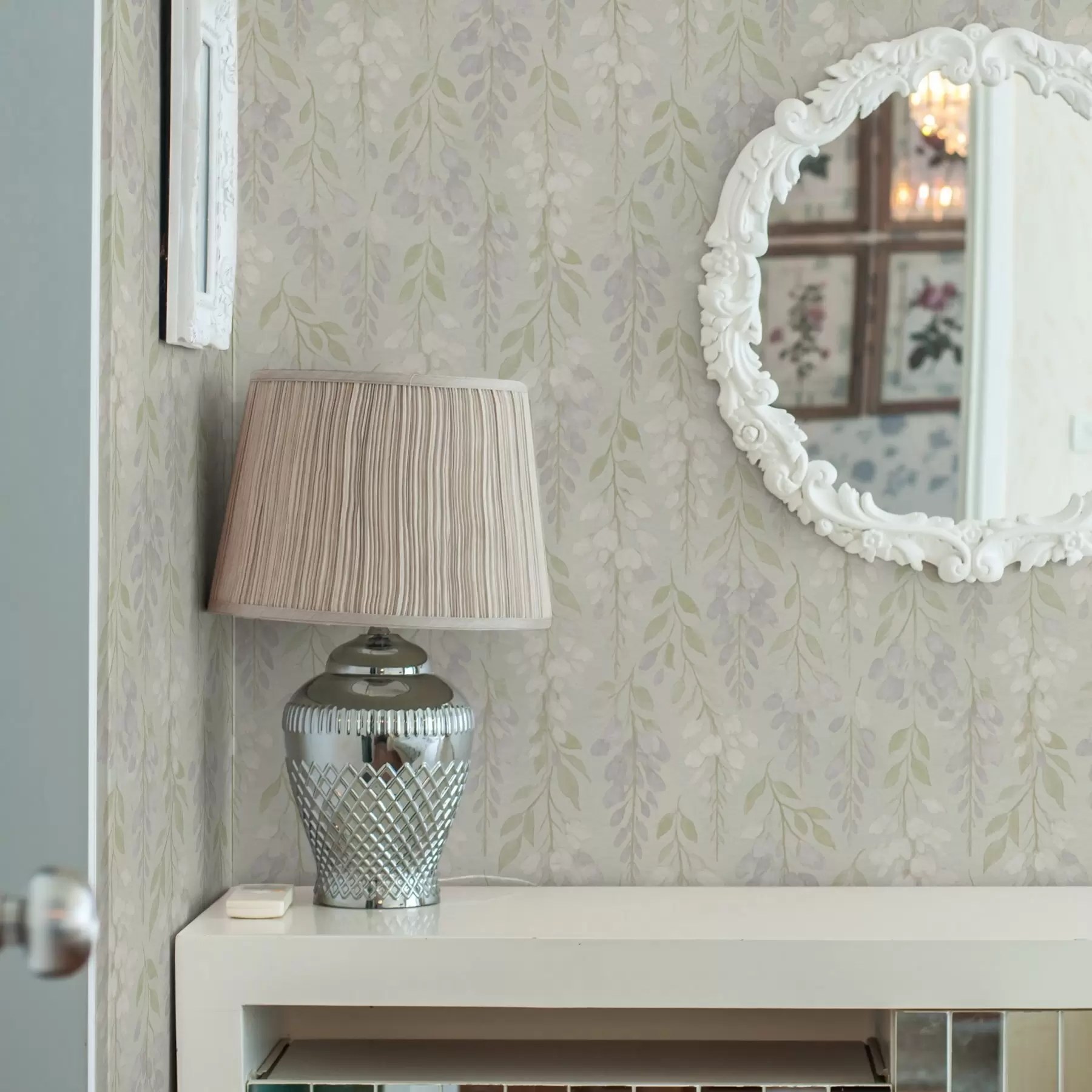 fototapet Glicină lavandă pe fundal verde mentă a00593