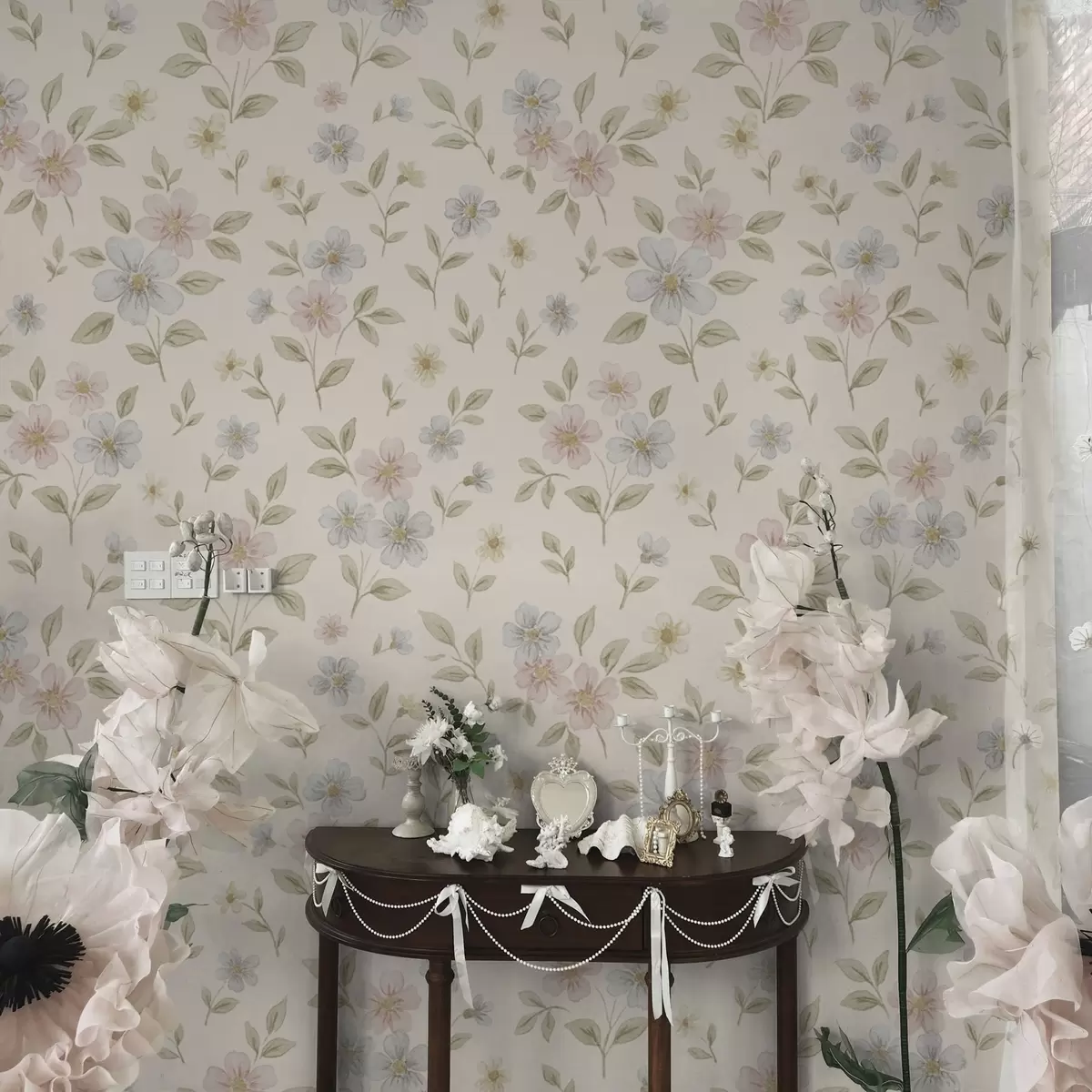 Wallpaper Flori pastelate de câmp pe fond crem a00596