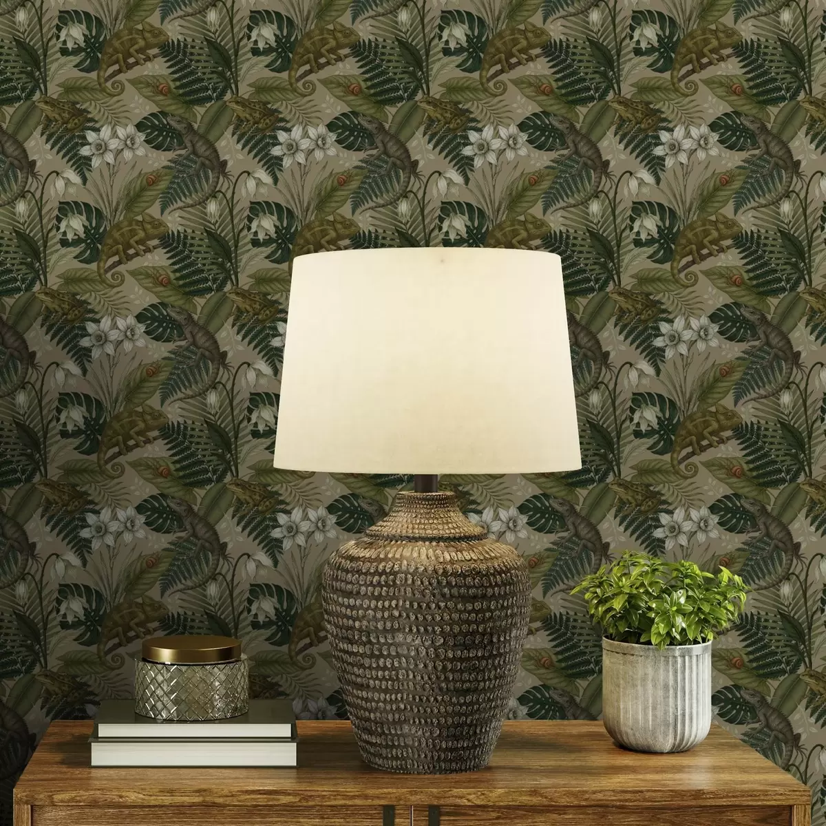 Wallpaper Cameleoni și frunze tropicale, flori albe, fundal bej a00608