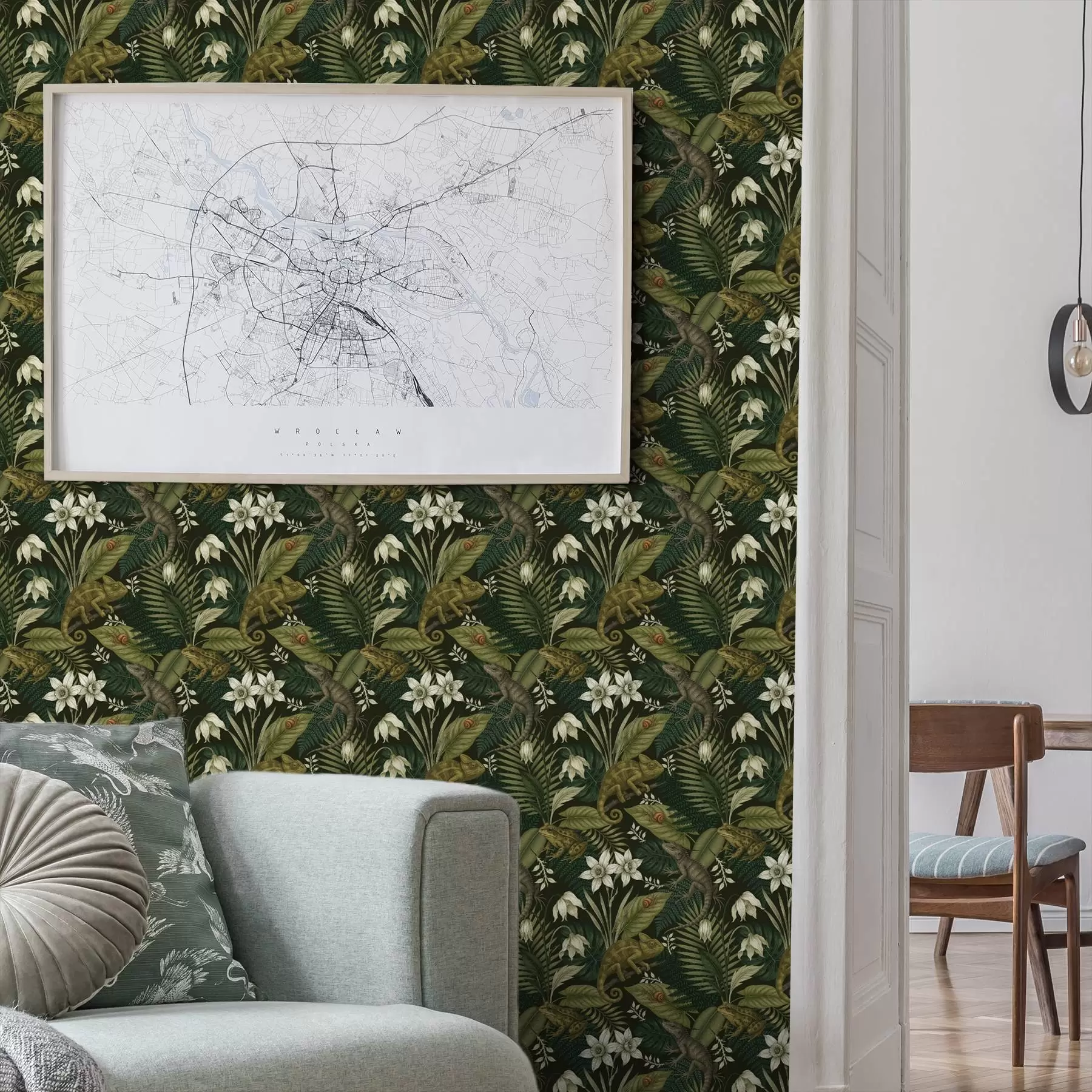 fototapet Cameleoni și frunze tropicale, flori albe, sol întunecat a00608v1