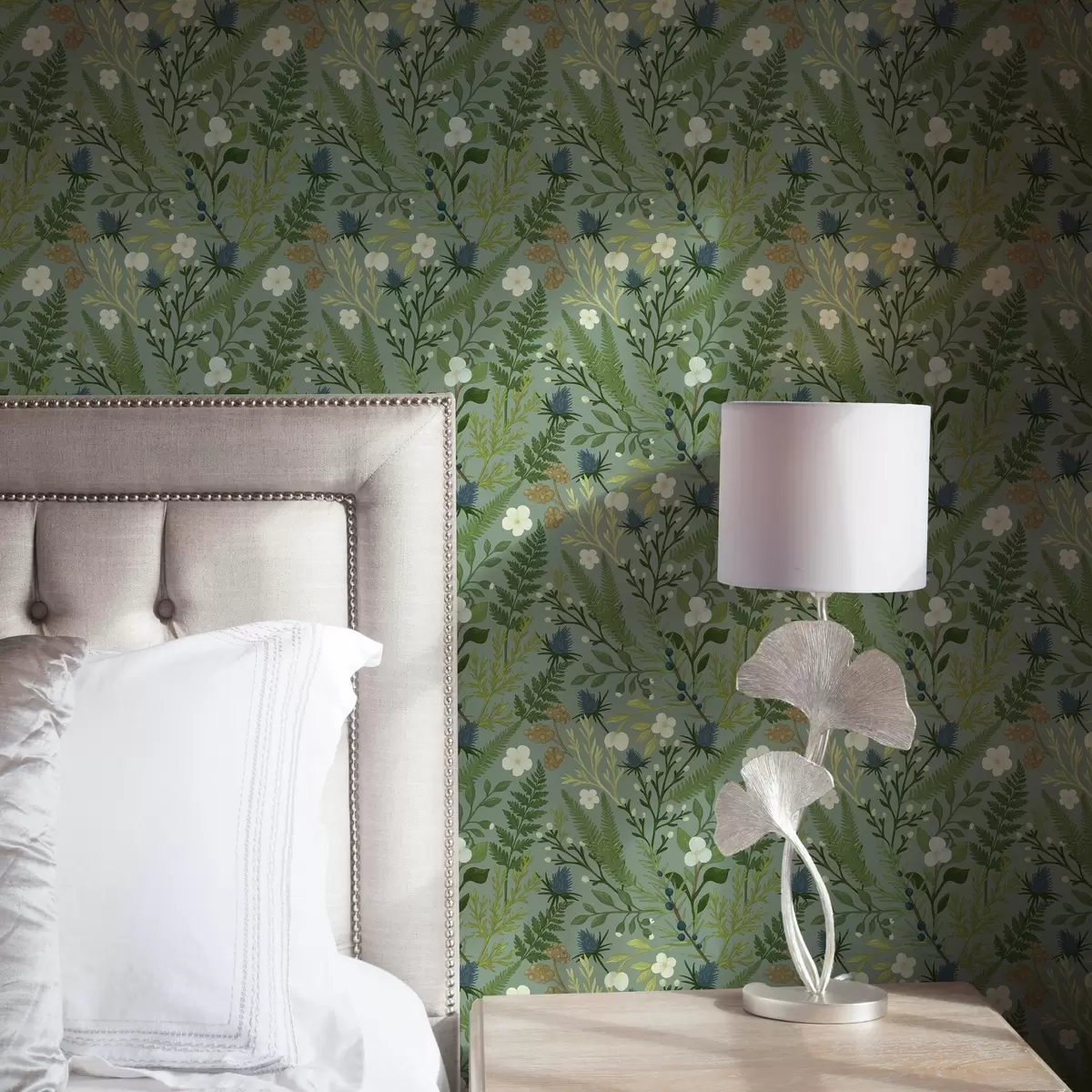 Wallpaper Ierburi de pădure, cicoare și fructe de pădure pe un fundal de mentă a00621v1