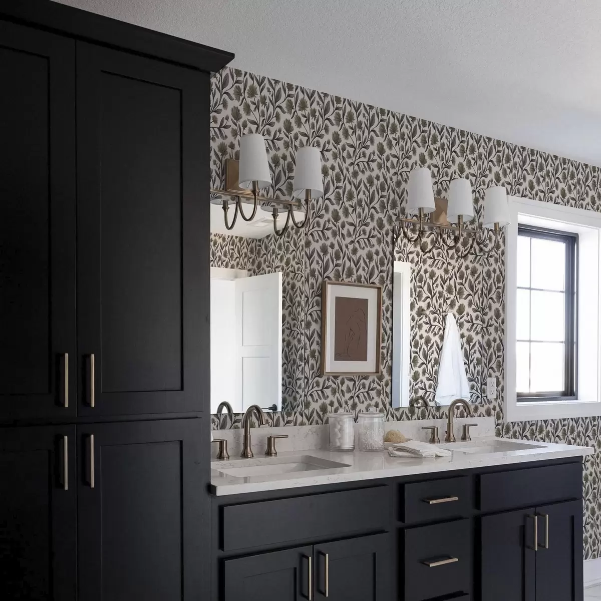 Wallpaper Flori sălbatice în nuanțe de gri-măsliniu pe fond crem a00623v1