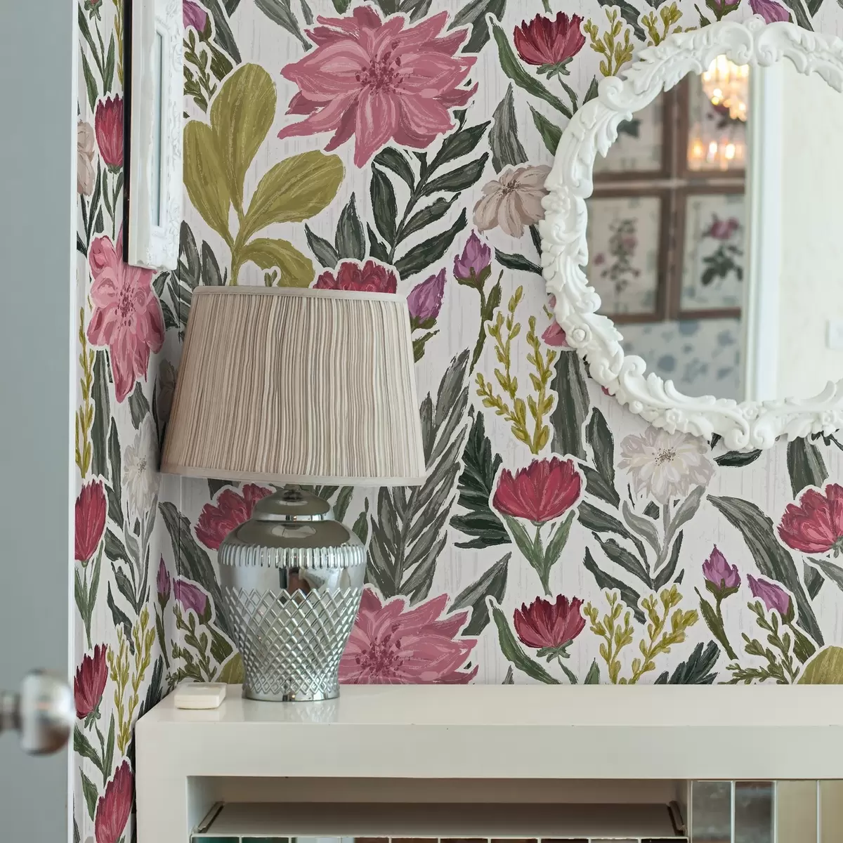 Wallpaper Flori luxuriante roz și crem pe fond alb, textură impasto a00629v1