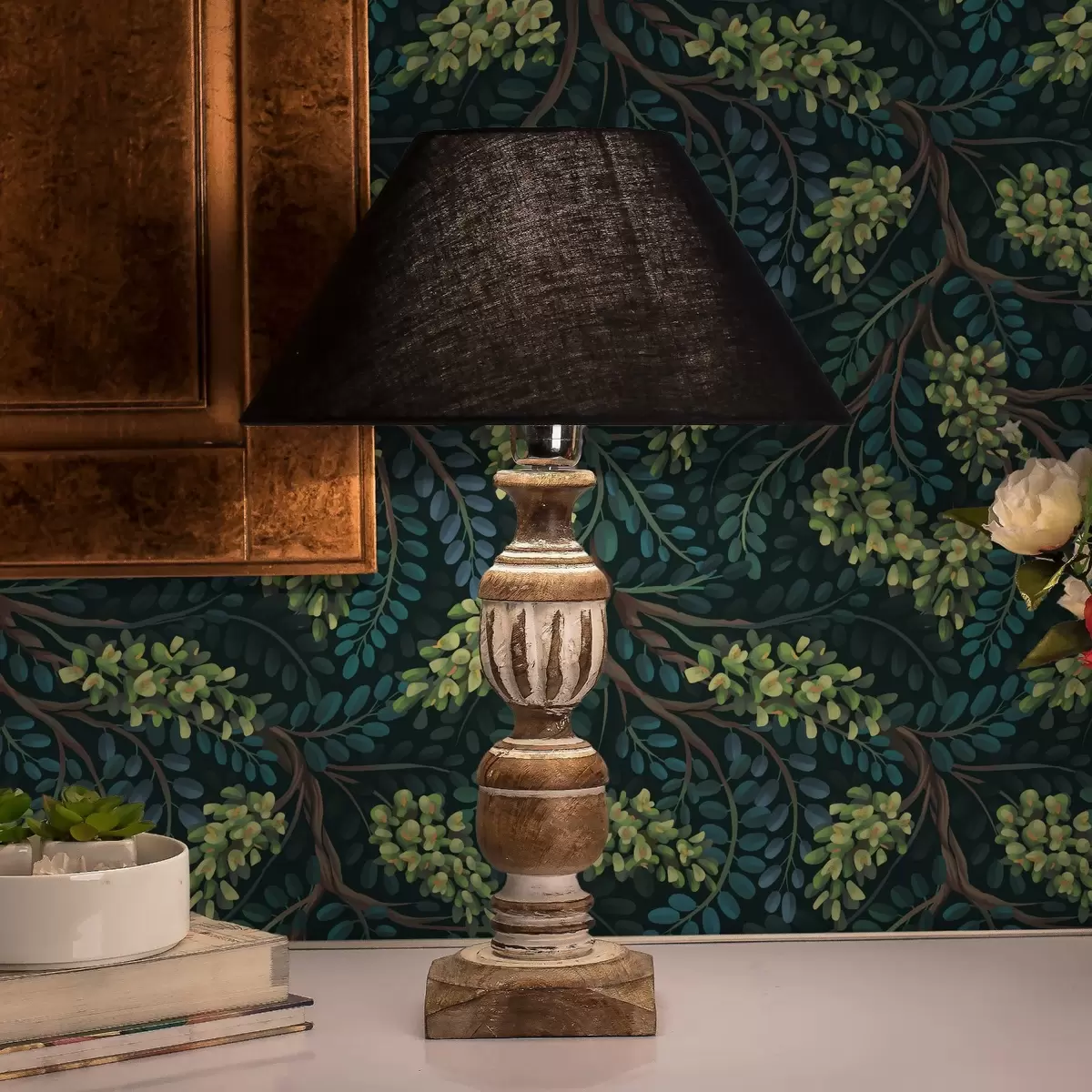 Wallpaper Ramuri cu inflorescențe verzui pe fond întunecat a00786