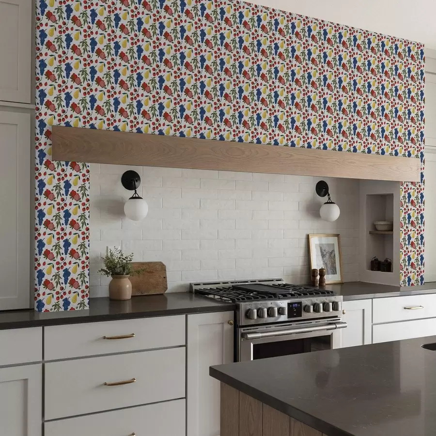 fototapet Fructe suculente: rodii, struguri, pere pe fond alb a00801