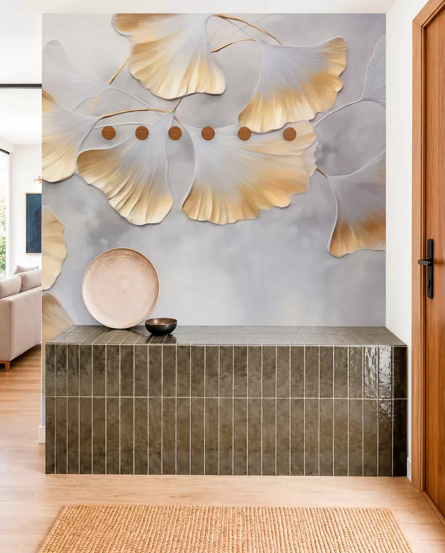 fototapet Frunze de Ginkgo biloba cu margini galbene pe o ramură, fundal texturat gri, design elegant și minimalist w09472
