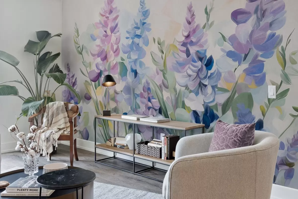 fototapet Flori texturate violet și albastre cu frunze albastre, fundal deschis, pensule moi, culori vibrante w09482