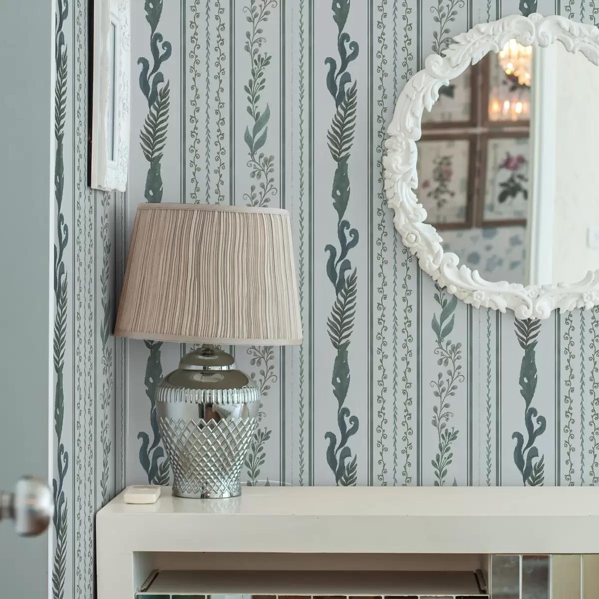 Wallpaper Dungi cu ramuri și bucle pe albastru deschis rece a00823v1