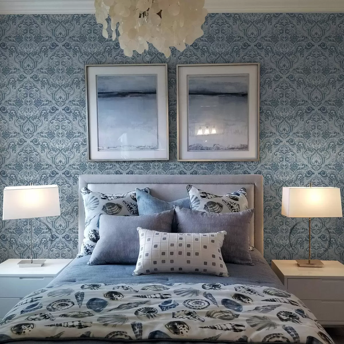 Wallpaper Damasc clasic, albastru intens pe fond albastru deschis a00826