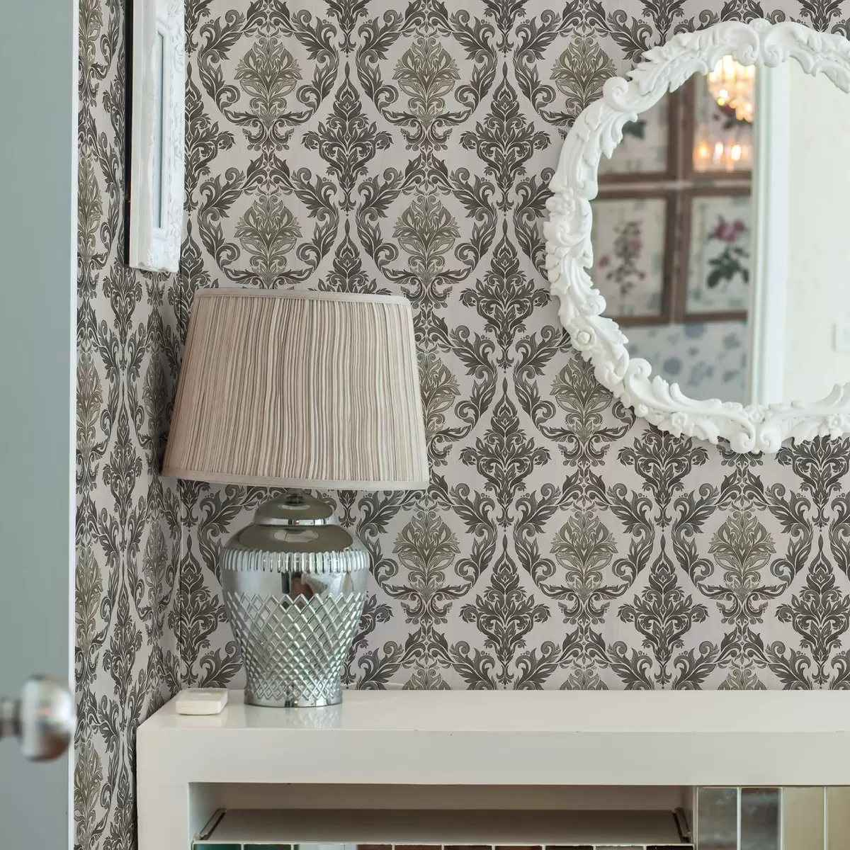 Wallpaper Damasc pe fond deschis, accente de bronz-măsliniu a00828v6