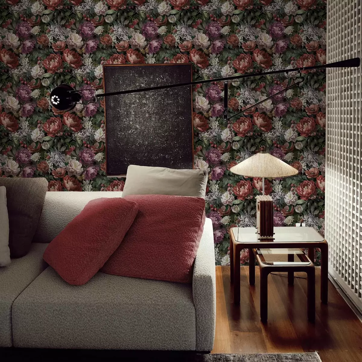 Wallpaper Bujori dramatici întunecați, fructe de pădure și fluture pe fond negru a00862