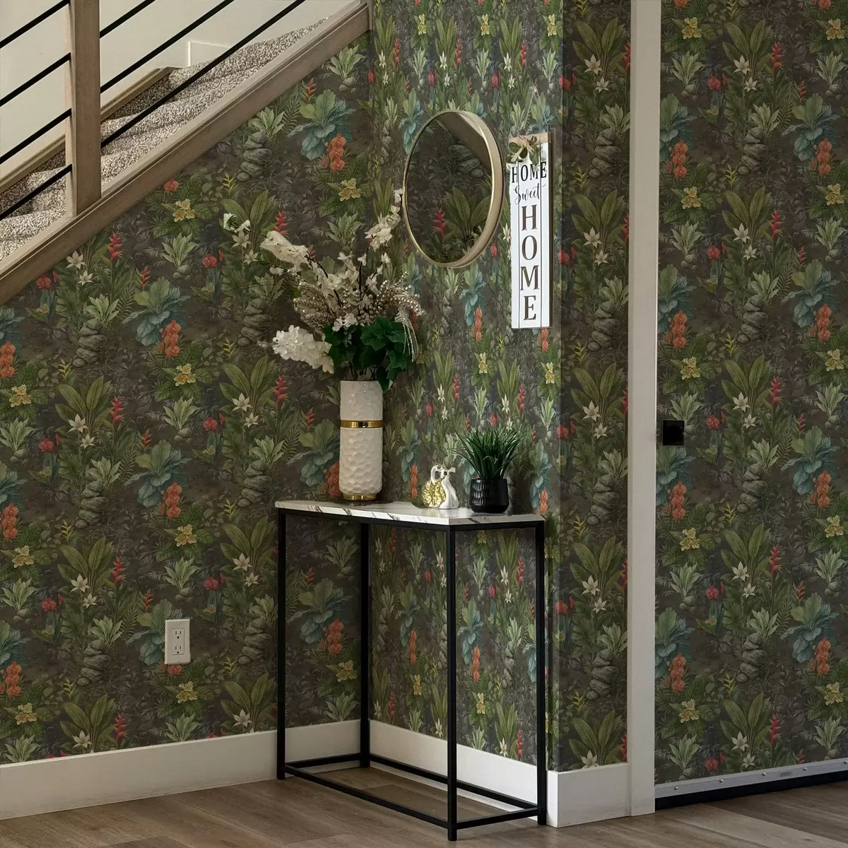 Wallpaper Grădină tropicală întunecată cu flori și frunziș viu colorate a01079