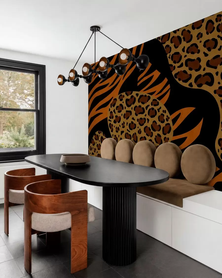 fototapet Modele cu imprimeuri de leopard și tigru, inspirate de animalele sălbatice w05759