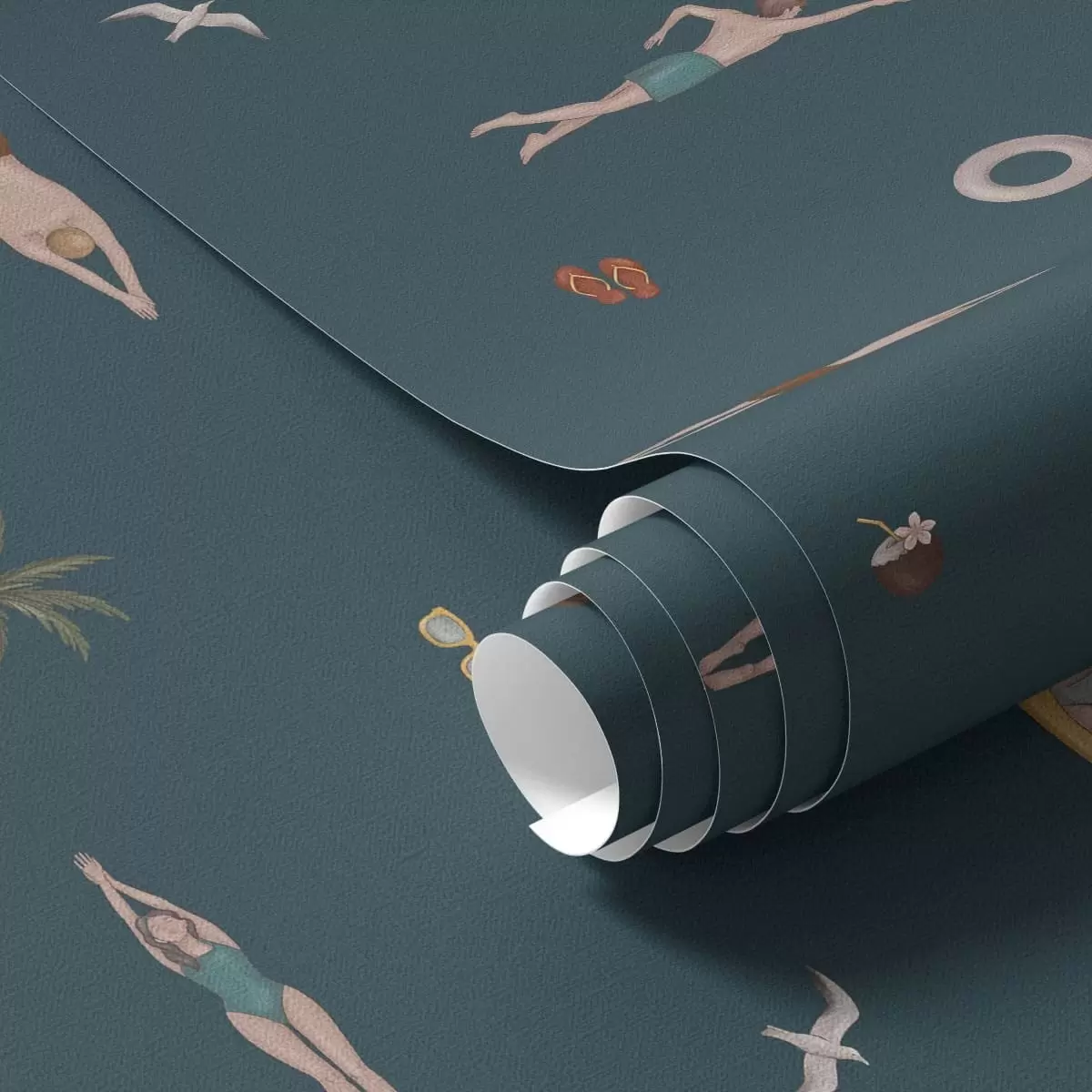 Wallpaper Înotători, palmieri și accesorii de plajă pe un fundal albastru închis a01276